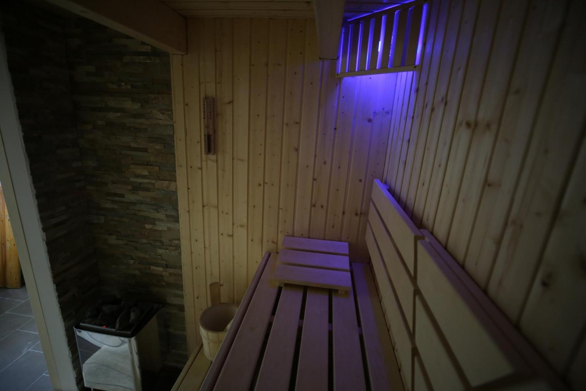 Eine Sehr Gemuetliche Dachgeschoss Ferienwohnung Ihlow  Bagian luar foto